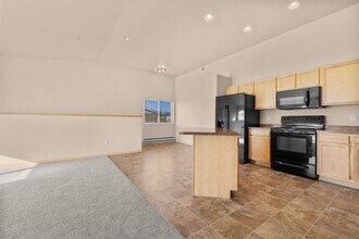Stonebridge Villas in Minot, ND - Building Photo - Interior Photo