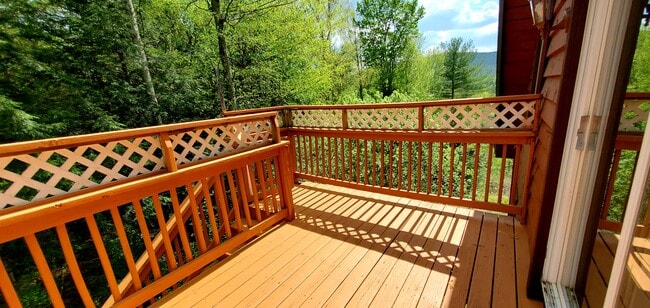 145 Worthington Rd, Unit 2 bed utilities included