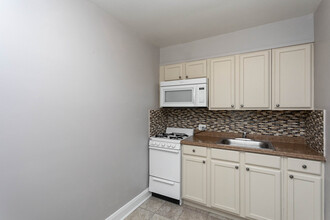 1304 Dartmouth Ave, Unit Apt. 1 in Parkville, MD - Foto de edificio - Building Photo