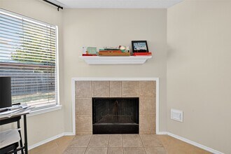 11902 Rolling Stream Dr in Tomball, TX - Building Photo - Building Photo