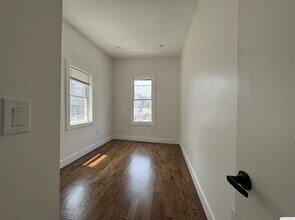 60 Jordan Ave, Unit 2 in Jersey City, NJ - Building Photo - Building Photo