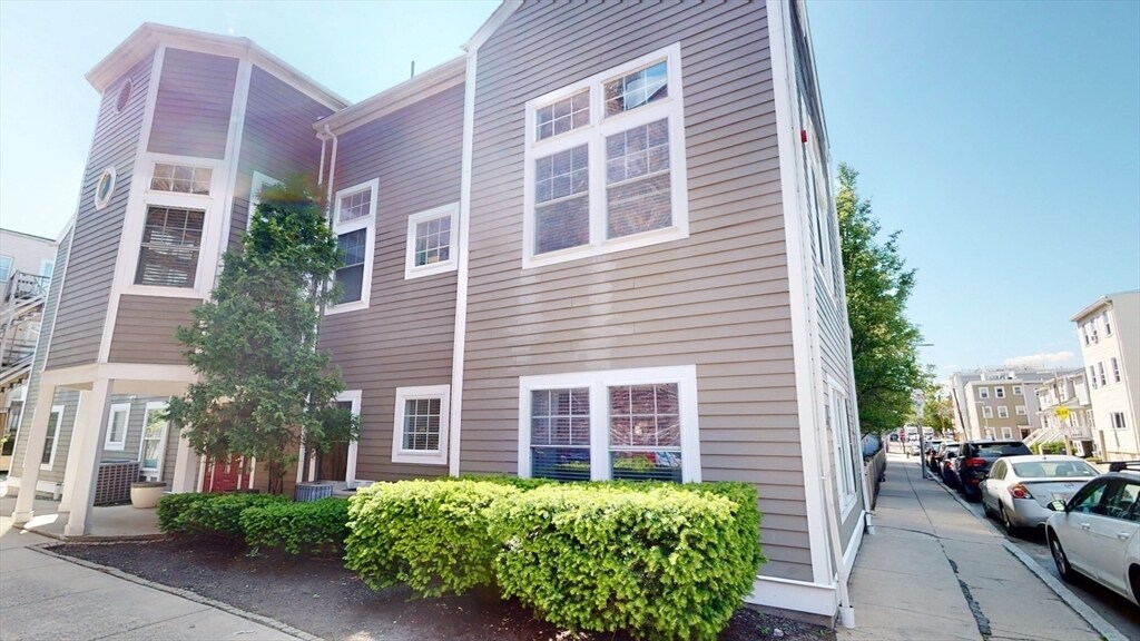 111 W 8th St, Unit E in Boston, MA - Foto de edificio