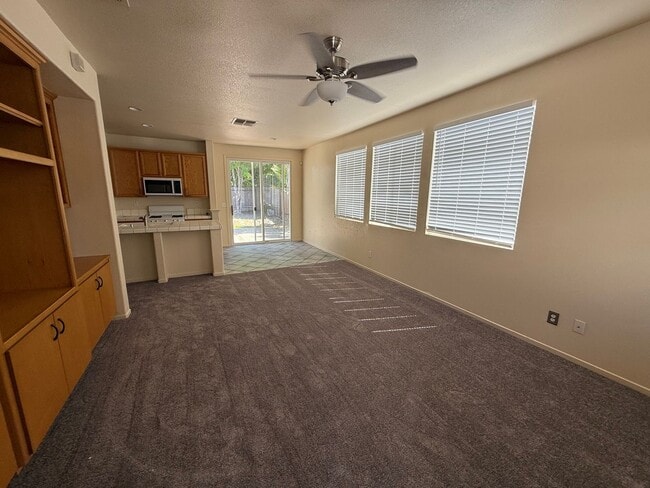 3416 Molokai Rd in West Sacramento, CA - Foto de edificio - Building Photo