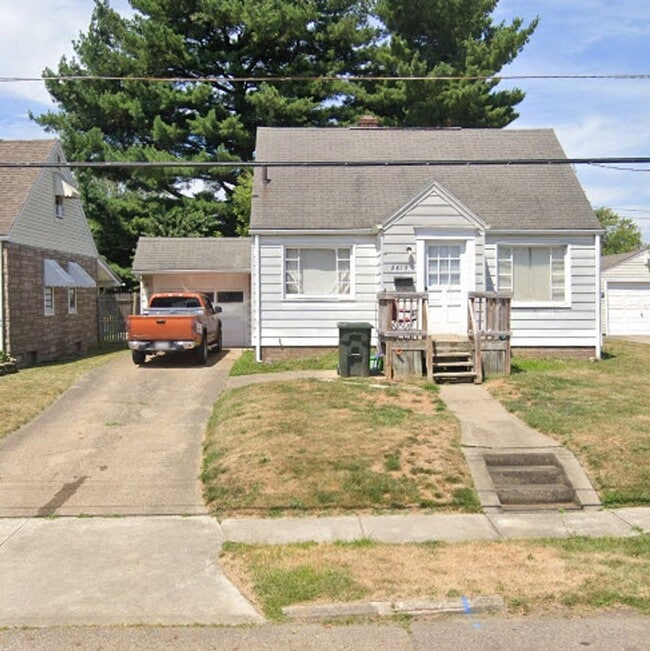 property at 2813 Baldwin Ave NE