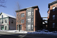 Carleton Court in Portland, ME - Foto de edificio - Building Photo