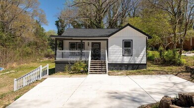 665 S Eugenia Pl NW in Atlanta, GA - Foto de edificio - Building Photo