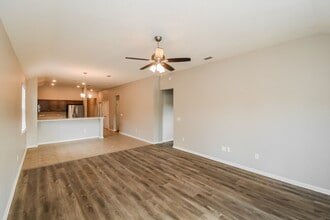 5754 Village Pond Cir in Jacksonville, FL - Foto de edificio - Building Photo