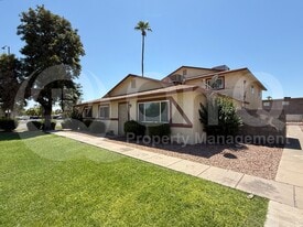 860 E Brown Rd in Mesa, AZ - Building Photo