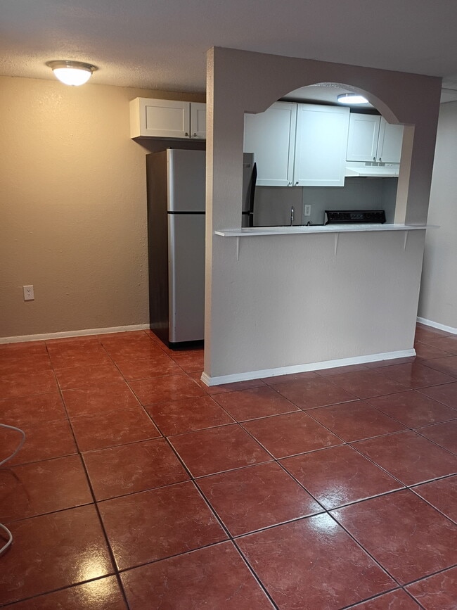 9409 Eastfield Rd, Unit B in Thonotosassa, FL - Building Photo - Building Photo