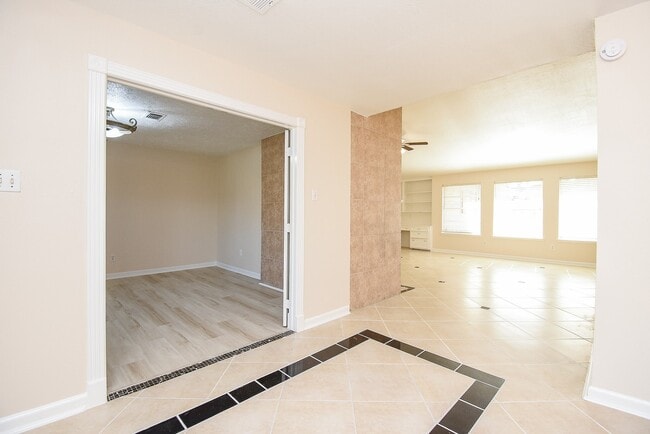 2835 Pepperwood Dr in Sugar Land, TX - Building Photo - Building Photo