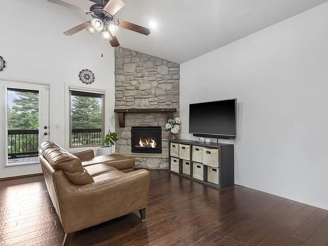 2956 S Ranch Dr in Springfield, MO - Foto de edificio - Building Photo