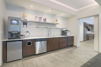 Halsted Flats in Chicago, IL - Building Photo - Interior Photo