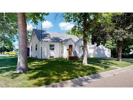 114 6th Ave NE in Clara City, MN - Building Photo