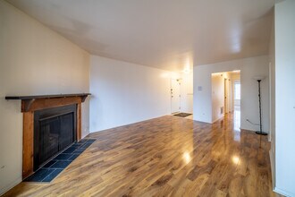 7020 Barrington Ct in Woodridge, IL - Building Photo - Building Photo