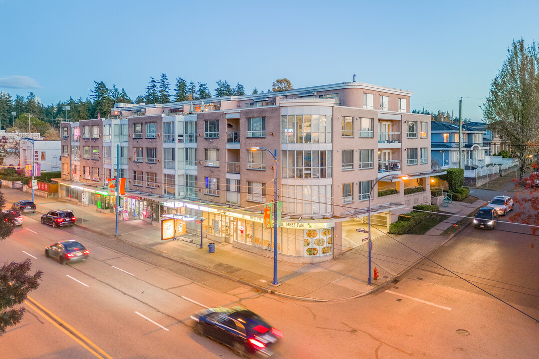 Lincoln Place in Vancouver, BC - Building Photo