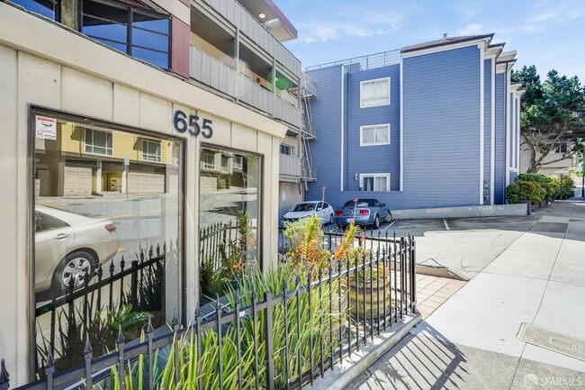 655 Corbett Ave in San Francisco, CA - Building Photo - Building Photo