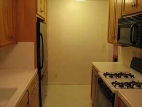 6435 Green Valley Cir, Unit 218 in Culver City, CA - Foto de edificio - Building Photo