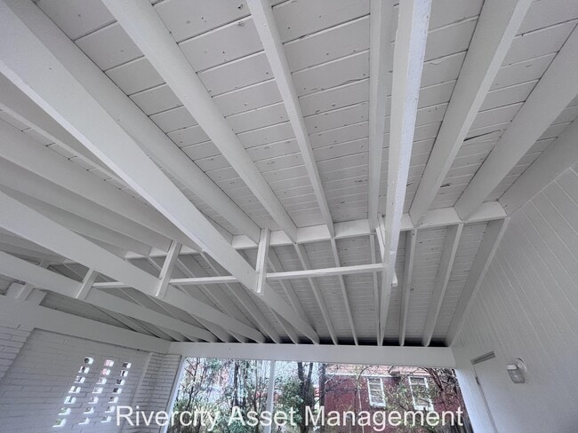 1316 E Raines Rd in Memphis, TN - Building Photo - Building Photo