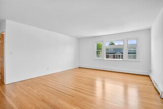 237 Gainsborg Ave E in Harrison, NY - Building Photo - Building Photo