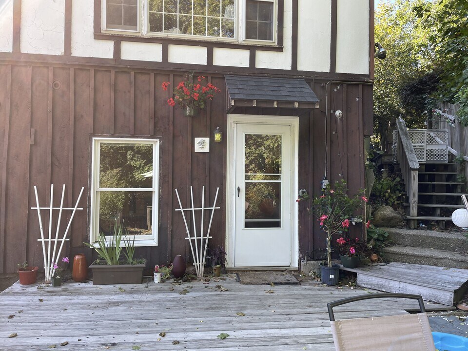 8B Springfield Ct, Unit 8 B in Rockport, MA - Foto de edificio