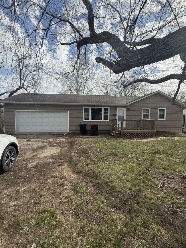 property at 732 E Culton St