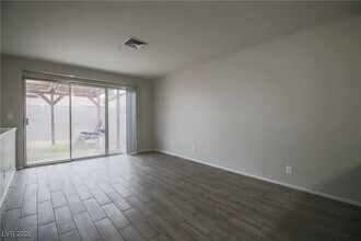 7019 Grassy Knoll St in Las Vegas, NV - Building Photo - Building Photo