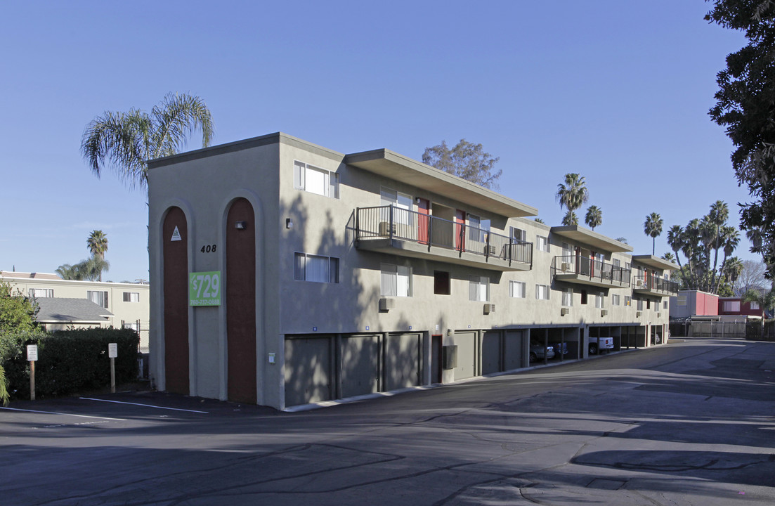 Hickorywood Villas in Escondido, CA - Building Photo