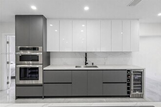 8014 NW 101st Ave in Tamarac, FL - Building Photo - Building Photo