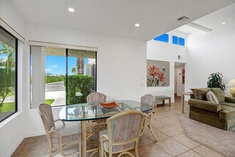 235 Vía Rengo in Palm Desert, CA - Building Photo - Building Photo