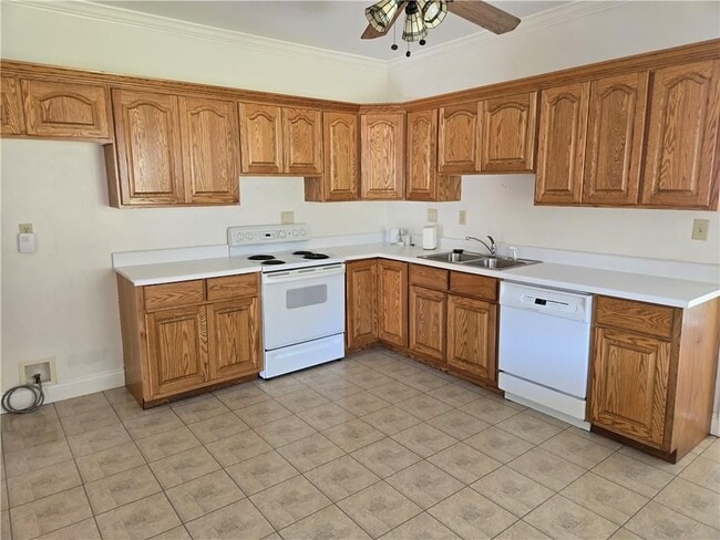 11954 Fairmount Hwy SE in Fairmount, GA - Foto de edificio - Building Photo