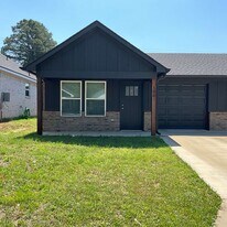 106 Chloe Dr in Mineola, TX - Building Photo