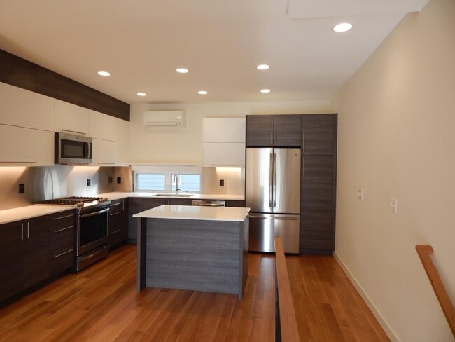 2829 3rd Ave W in Seattle, WA - Building Photo - Building Photo