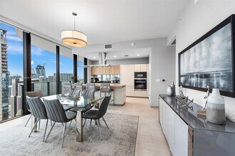 1000 Brickell Plz, Unit PH5307 in Miami, FL - Building Photo - Building Photo