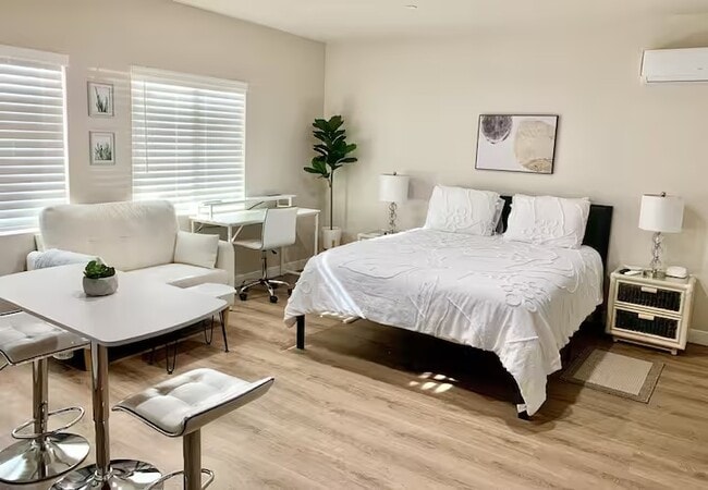 3087 Channel Dr, Unit Studio A