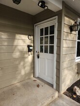 61 W Oakland Ave, Unit Apt. C in Doylestown, PA - Foto de edificio - Building Photo