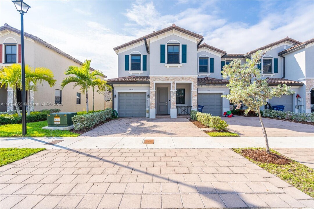 25128 SW 113th Pl in Princeton, FL - Building Photo