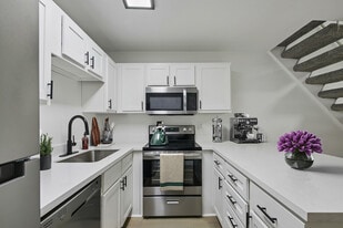 ReNew Greenway in Houston, TX - Building Photo