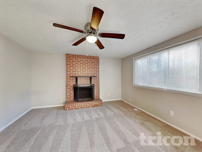 5043 Stone Trace in Stone Mountain, GA - Foto de edificio - Building Photo