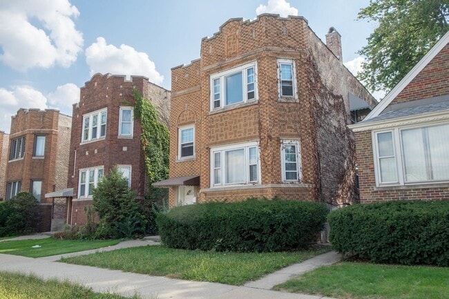 5445 W 64th St in Chicago, IL - Building Photo - Building Photo