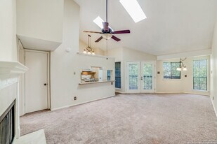 8611 Datapoint Dr in San Antonio, TX - Building Photo