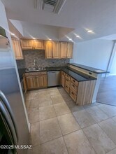 9350 E Speedway Blvd in Tucson, AZ - Foto de edificio - Building Photo