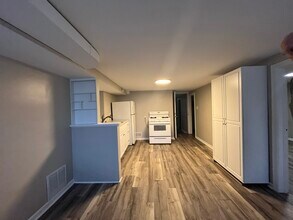 3218 Oak Ave-Unit -LOWER in Brookfield, IL - Building Photo - Building Photo