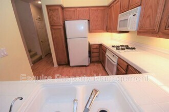 215 Camino Toluca in Camarillo, CA - Building Photo - Building Photo