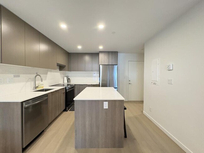13968 Laurel Dr in Surrey, BC - Building Photo - Building Photo