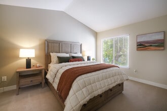Hillcrest View in Antioch, CA - Building Photo - Interior Photo