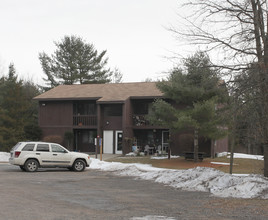 Eastview Apartments in Cairo, NY - Foto de edificio - Building Photo