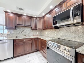 305 N Pompano Beach Blvd, Unit 708 in Pompano Beach, FL - Foto de edificio - Building Photo