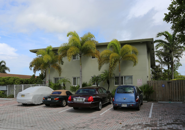 1353 Holly Heights Dr in Fort Lauderdale, FL - Building Photo - Building Photo