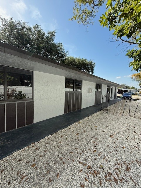 6214 Cleveland St in Hollywood, FL - Foto de edificio - Building Photo