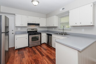 138 Montgomery Ave in Carlisle, OH - Foto de edificio - Building Photo